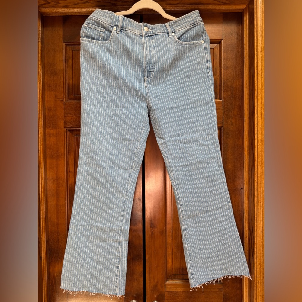 LOFT Light Blue Pinstripe High-Rise Kick Crop Jeans, NWT size 29/8